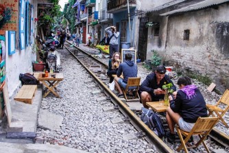 ハノイ：線路沿いのカフェ、一斉に営業停止